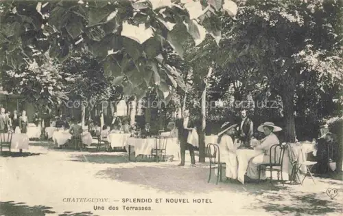 AK / Ansichtskarte Chatelguyon Chatel-Guyon 63 Puy-de-Dome Splendid et nouvel Hôtel une des terrasses