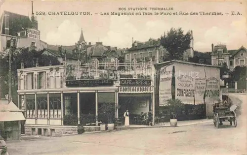 AK / Ansichtskarte Chatelguyon Chatel-Guyon 63 Puy-de-Dome Les magasins en face le parc et Rue des Thermes