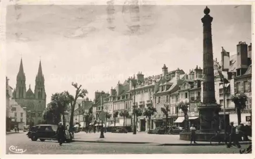 AK / Ansichtskarte Moulins  03 Allier Place d'Allier et Eglise du Sacre Coeur