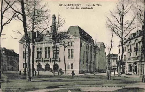AK / Ansichtskarte MONTLUCON 03 Allier Hotel de Ville et Rue des Marchands