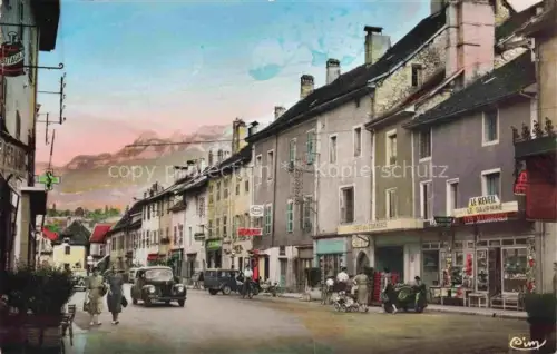 AK / Ansichtskarte Yenne Chambery 73 Savoie Place Charles Dullin au fond la Dent du Chat Alpes