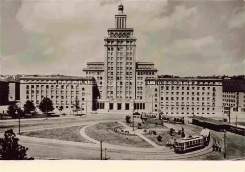 AK / Ansichtskarte STRAssENBAHN Tramway-- Praha Dejvice Hotel International 