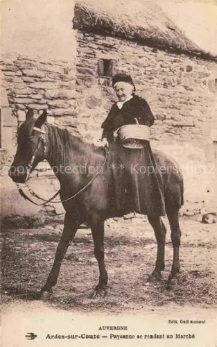 AK / Ansichtskarte Ardes-sur-Couze IssOIRE 63 Puy-de-Dome Paysanne se rendant au marché