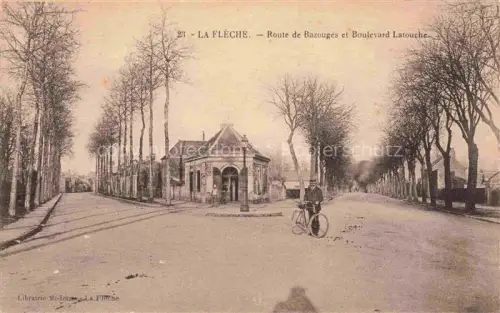 AK / Ansichtskarte LA FLECHE 72 Sarthe Route de Bazouges et Boulevard Latouche
