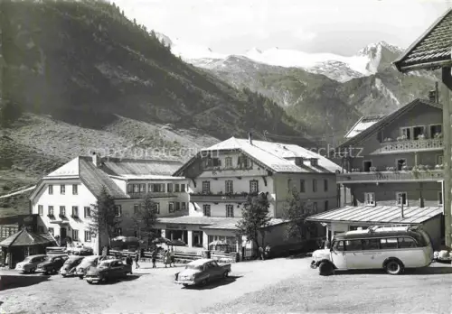 AK / Ansichtskarte Hintertux Tux Zillertal Tirol AT Dorfmotiv mit Blick gegen Gefrorene Wand und Olperer Zillertaler Alpen