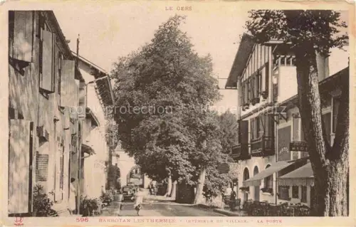 AK / Ansichtskarte Barbotan les Thermes AUCH 32 Gers Interieur de Village La Porte