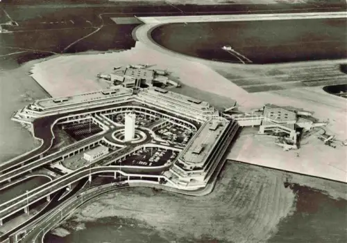 AK / Ansichtskarte Flughafen Airport Aeroporto Koeln Bonn 