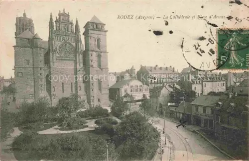 AK / Ansichtskarte RODEZ 12 Aveyron La Cathedrale et Place d'Armes