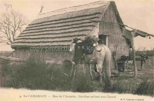 AK / Ansichtskarte Camargue Region 13 Mas de l'Amaree Gardian sellant son Cheval