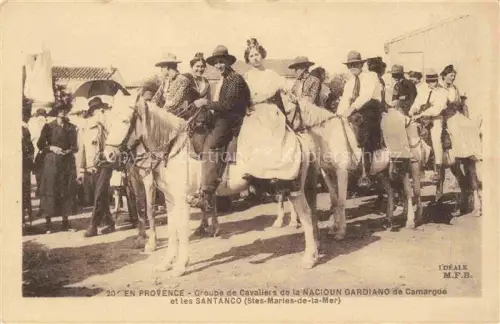 AK / Ansichtskarte LES SAINTES-MARIES-DE-LA-MER 13 Bouches-du-Rhone Groupe de Cavaliers de la Nacioun Gardiano de Camargue et les Santanco