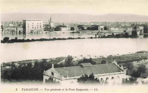 AK / Ansichtskarte Tarascon ARLES 13 Bouches-du-Rhone Vue generale et le Pont Suspendu