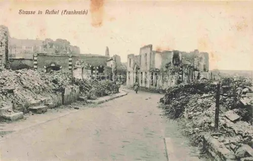 AK / Ansichtskarte RETHEL 08 Ardennes Zerstoerte Strasse in WK1