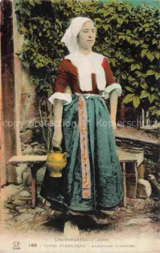 AK / Ansichtskarte Les Pyrenees Region Types Pyreneens Massatoire Liadoure