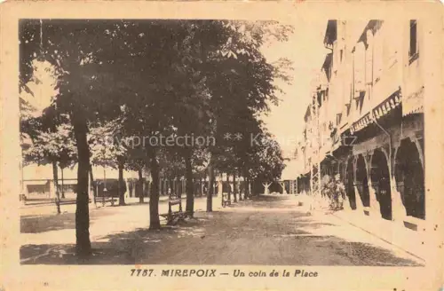 AK / Ansichtskarte Mirepoix  Pamiers 09 Ariege Un coin de la Place