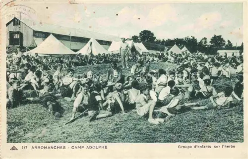 AK / Ansichtskarte Arromanches-les-Bains Bayeux 14 Calvados Camp Adolphe Groupe d'enfants sur l'herbe