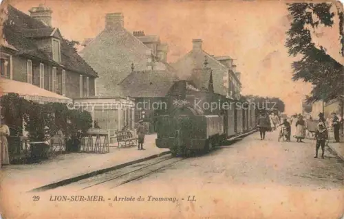 AK / Ansichtskarte Lion-sur-Mer CAEN 14 Calvados Arrivée du Tramway