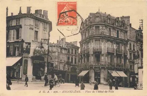 AK / Ansichtskarte ANGOULEME 16 Charente Place de l'Hôtel de Ville