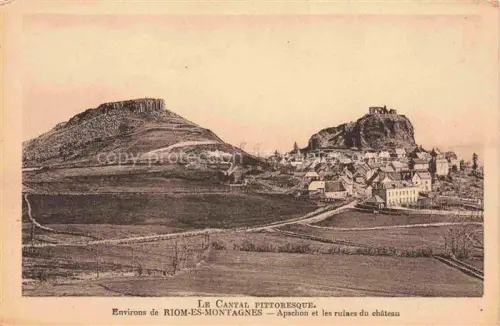 AK / Ansichtskarte Apschon Riom-es-Montagnes Mauriac 15 Cantal Vue générale et les ruines du château