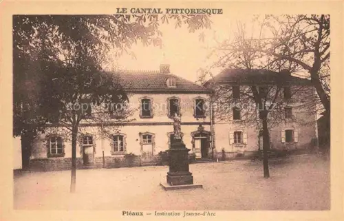 AK / Ansichtskarte Pleaux Mauriac 15 Cantal Institution Jeanne d'Arc Monument