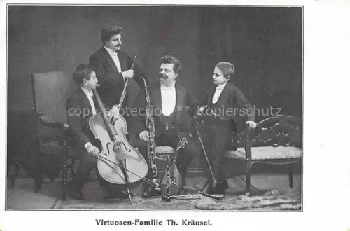 AK / Ansichtskarte Orchester Chor Musik Virtuosen Familie Th. Kraeusel Cello Saxophon Mandoline  