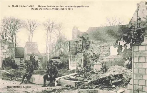 AK / Ansichtskarte Mailly-le-Camp Mailly-sur-Aube Troyes 10 Aube Maison brulee par les bombes incendiaires Route Nationale Sept 1914
