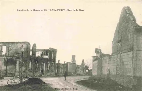 AK / Ansichtskarte Mailly-le-Camp Mailly-sur-Aube Troyes 10 Aube Bataille de la Marne Rue de la Gare