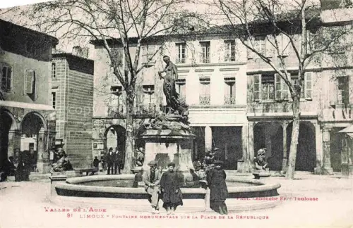 AK / Ansichtskarte Limoux 11 Aude Fontaine Monumentale sur la Place de la Republique