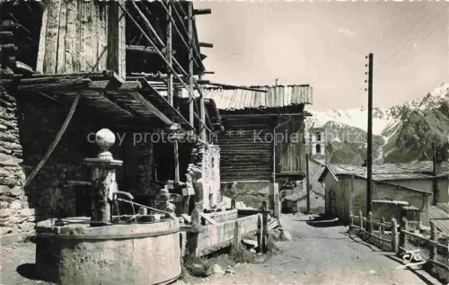AK / Ansichtskarte Saint-Veran 2040m Briancon 05 Hautes-Alpes Le Haut Village vieille fontaine