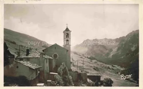 AK / Ansichtskarte Saint-Veran 2040m Briancon 05 Hautes-Alpes Le plus haut village habite d'Europe Eglise dans le fond a droite le Vallon et la Tete de Longet