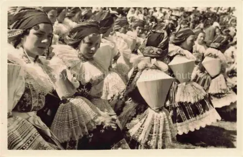 AK / Ansichtskarte Ostrozska Nova Ves Ungarisch Hradisch CZ Klecici divky v pruvode