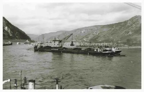 AK / Ansichtskarte Kaub Caub Rhein Binnenschiffahrt Frachtkahn