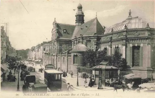 AK / Ansichtskarte FONTAINEBLEAU 77 Seine et Marne La Grande Rue et l'église tram