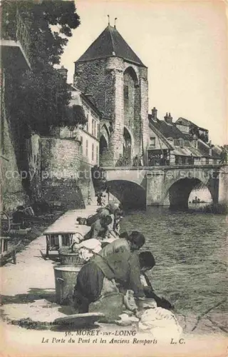 AK / Ansichtskarte Moret-sur-Loing 77 Seine-et-Marne La Porte du Pont et les anciens remparts