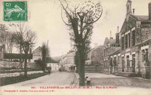 AK / Ansichtskarte Villeneuve-sur-Bellot PROVINS 77 Seine-et-Marne Place de la Mairie