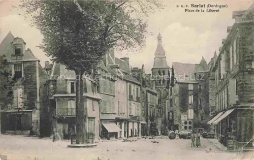 AK / Ansichtskarte Sarlat-la-Caneda Sarlat-en-Perigord 24 Dordogne Place de la Liberté Poste militaire