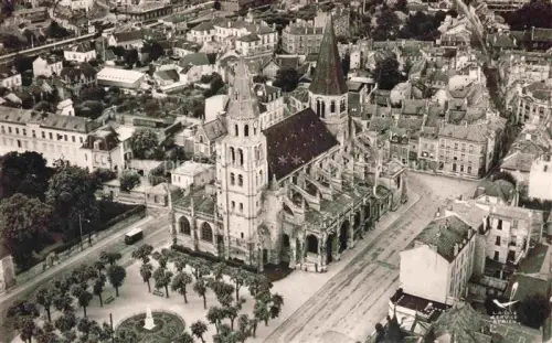 AK / Ansichtskarte Poissy Saint-Germain-en-Laye 78 Yvelines Eglise vue aérienne