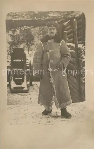 AK / Ansichtskarte WK1 Militaria Deutschland Foto Soldat Unterstand Pelzmantel Ostfront