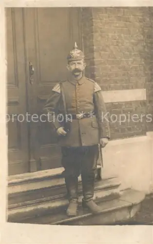 AK / Ansichtskarte Pickelhaube Militaria WK1 Foto Soldat Filzhelm