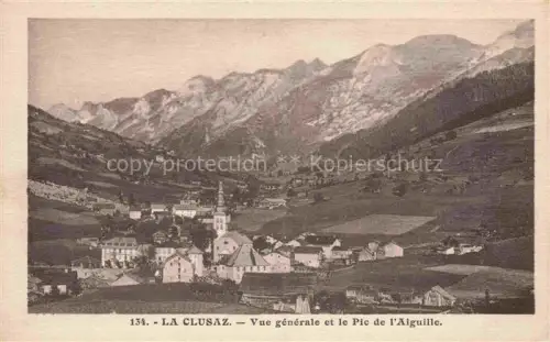 AK / Ansichtskarte La Clusaz ANNECY 74 Haute-Savoie Vue générale et Pic de l'Aiguille Alpes