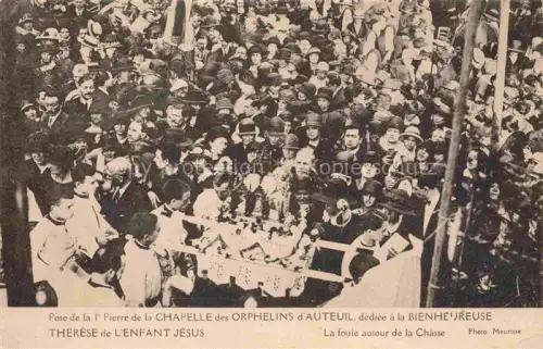 AK / Ansichtskarte Auteuil  Rambouillet 78 Yvelines Pose de la Ie Pierre de la Chapelle des Orphelins d'Auteuil La foule autour de la Châsse