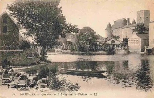 AK / Ansichtskarte Nemours  Fontainebleau 77 Seine-et-Marne Une vue sur le Loing vers le château