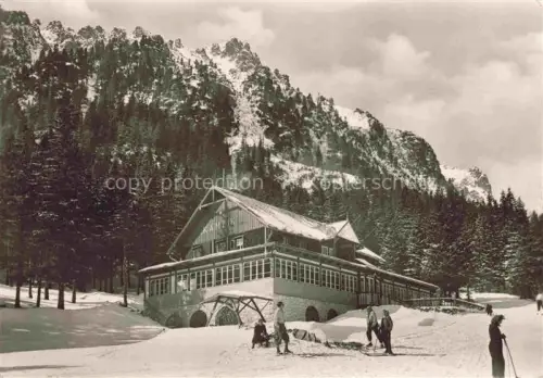 AK / Ansichtskarte Vysoke Tatry Poprad SK Chata Kamzik Wintersport