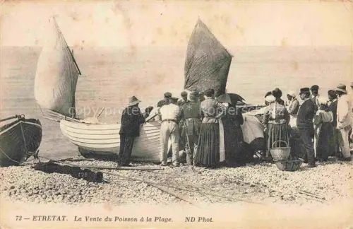AK / Ansichtskarte ETRETAT LE HAVRE 76 Seine-Maritime La vente du poisson à la plage
