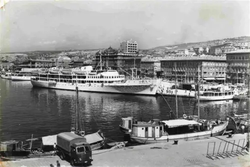 AK / Ansichtskarte RIJEKA Fiume Susak Croatia Dampfer Hafen 