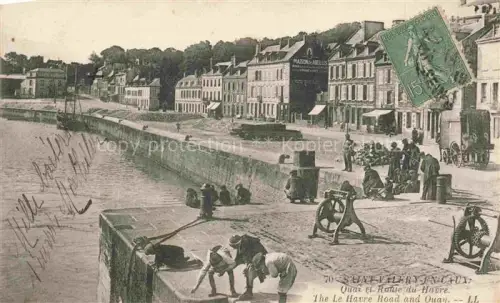 AK / Ansichtskarte Saint-Valery-en-Caux St-Valery-en-Caux 76 Seine-Maritime Quai et Route du Havre
