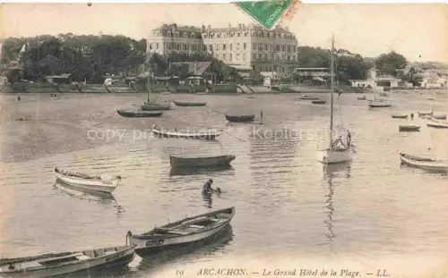 AK / Ansichtskarte ARCACHON 33 Gironde Le Grand Hotel de la Plage Boote 