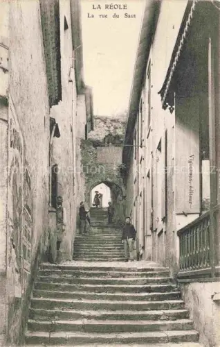 AK / Ansichtskarte La Reole Langon 33 Gironde La rue du Saut 