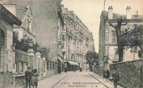 AK / Ansichtskarte BOIS-COLOMBES 92 Hauts-de-Seine Rue Guizot