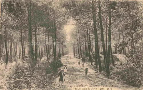 AK / Ansichtskarte Soulac-sur-Mer Lesparre-Medoc 33 Gironde Route dans la Foret Cote d'Argent