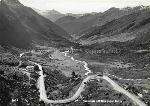 AK / Ansichtskarte Flueelapass 2383m Ospiz Fluela GR mit Blick nach Davos